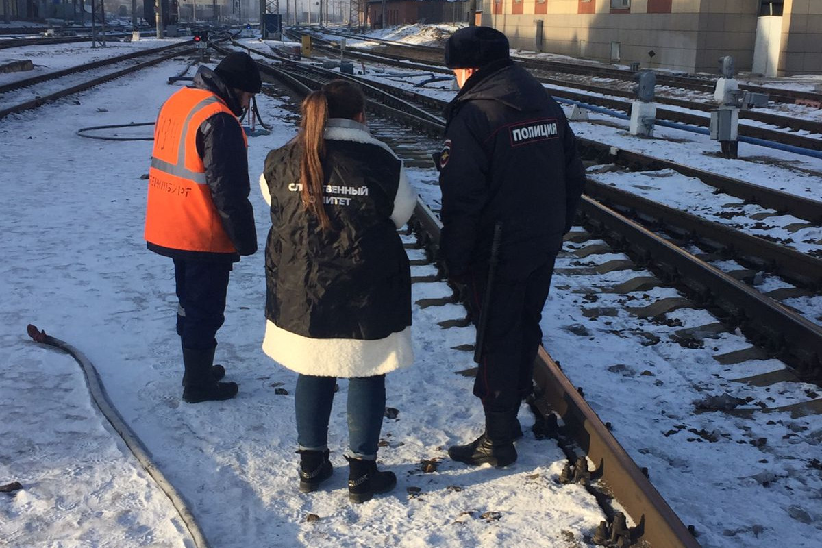 Попал. Пассажирский поезд сбил женщину. Сбила электричка подростка в Истре. 08.12.2022 Сбил поезд в Чулыме.