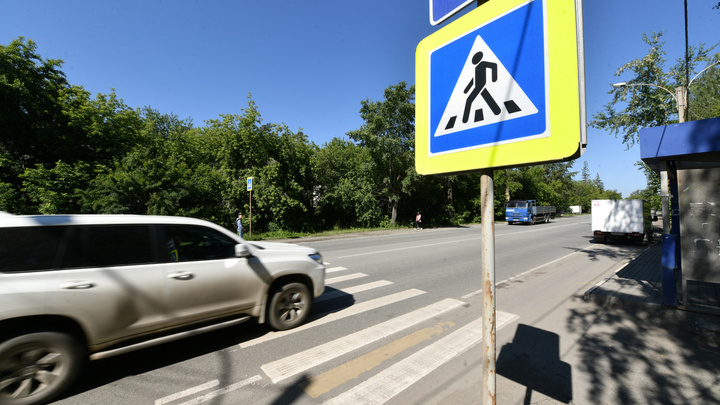 В Екатеринбурге водители обвинили ГИБДД в фейковых штрафах. Мы проверили работу скандальной камеры