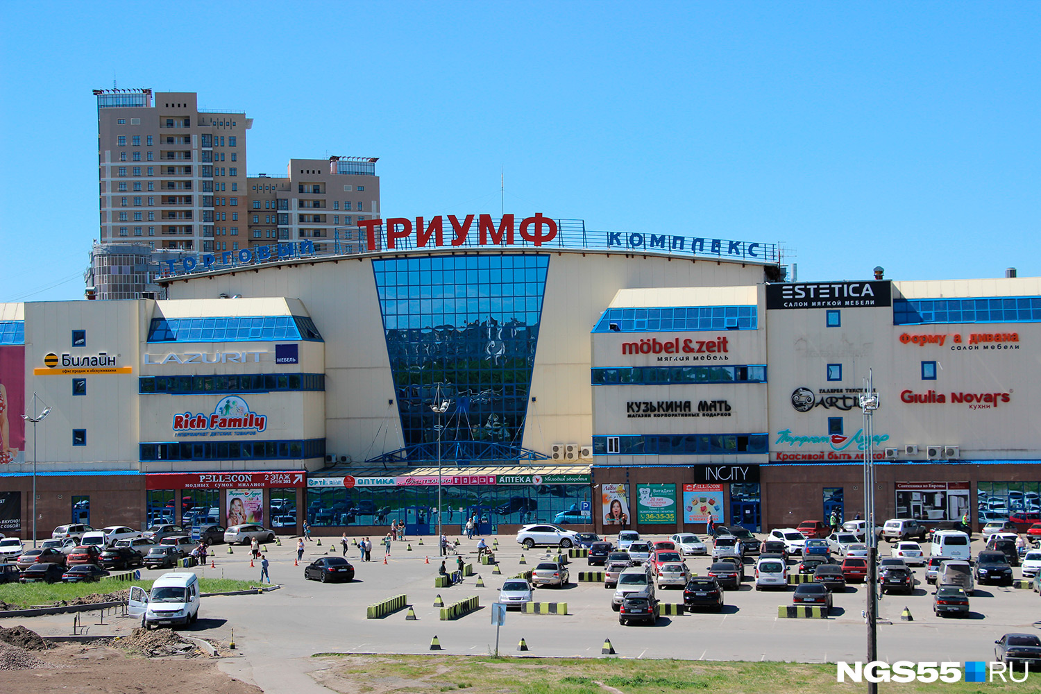 Омск торговый. Торговый комплекс Триумф Омск. Березовского 19 Омск Триумф. Омск, Березовского 19/1, ТЦ «‎Триумф». Торговый комплекс Триумф Омск Березовского 19.