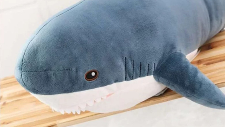 Иркутянин выставил на продажу большую акулу из ИКЕА за 2,5 млн рублей