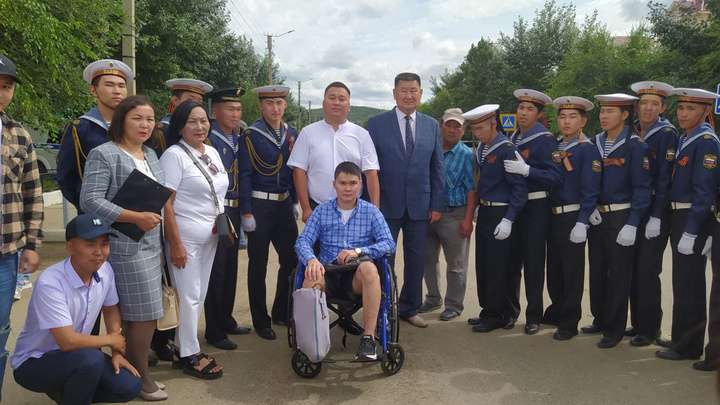 Вернувшийся после спецоперации Герой России Балдан Цыдыпов посетил фестиваль «Алтаргана» (6+) в Забайкалье