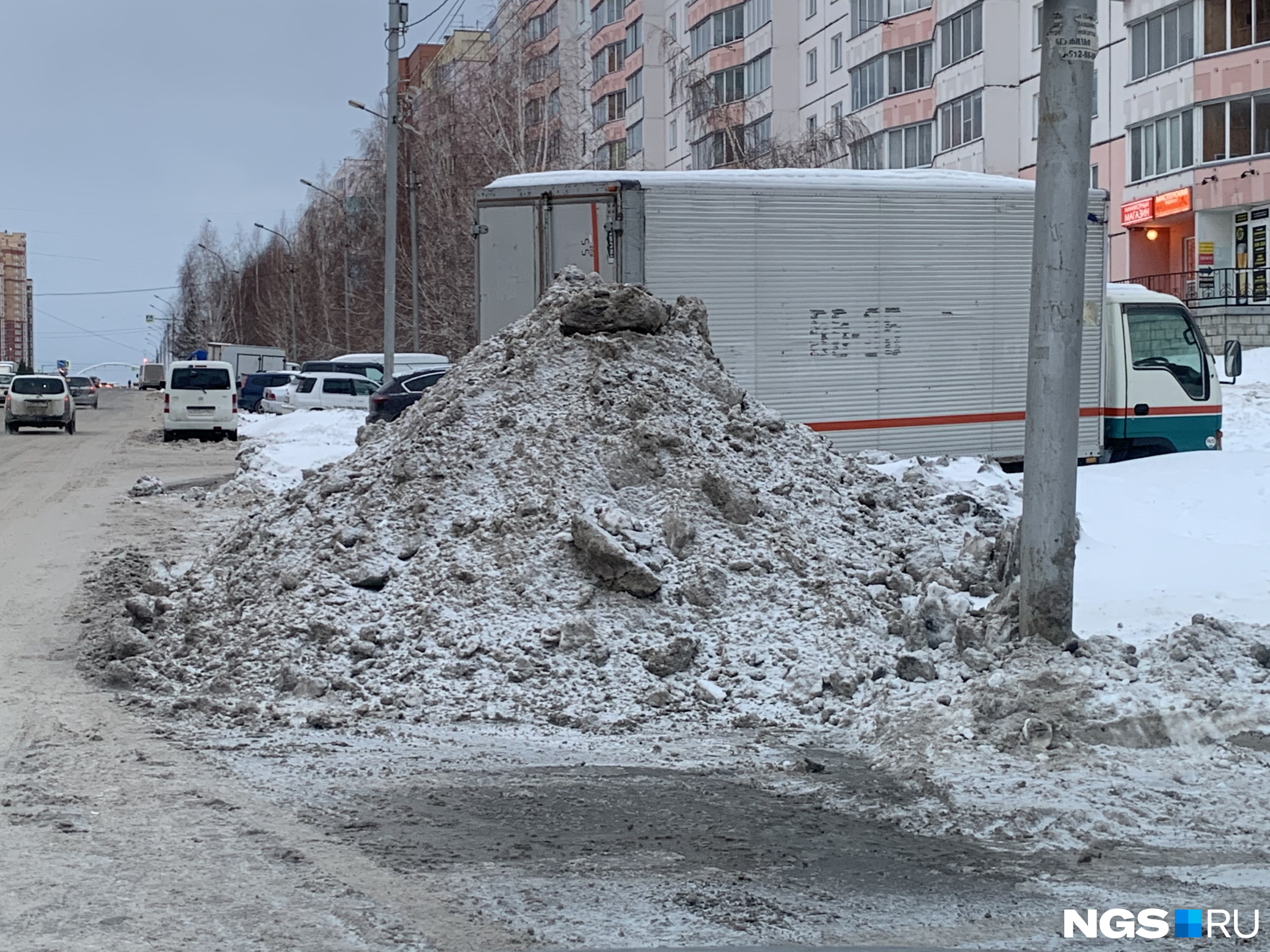 Кучку сразу не вывезли