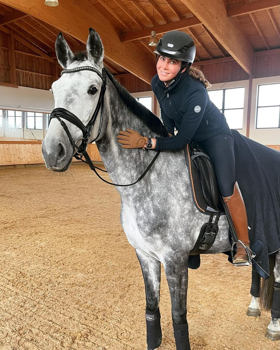 Главное занятие Лизы — конный спорт