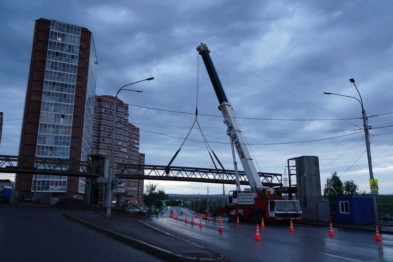 Мост будет вести к самой большой школе за Уралом Мост будет вести к самой большой школе за Уралом