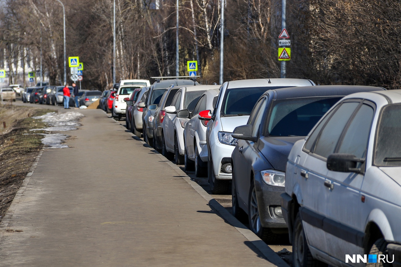 Мест на платных парковках Нижнего Новгорода оказалось на тысячу меньше, чем было в проекте. В мэрии объяснили почему