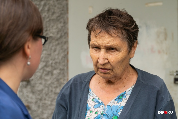 Соседка Валентина Соколова рассказала, кто живет в квартире, указанной в объяснительной пенсионерки