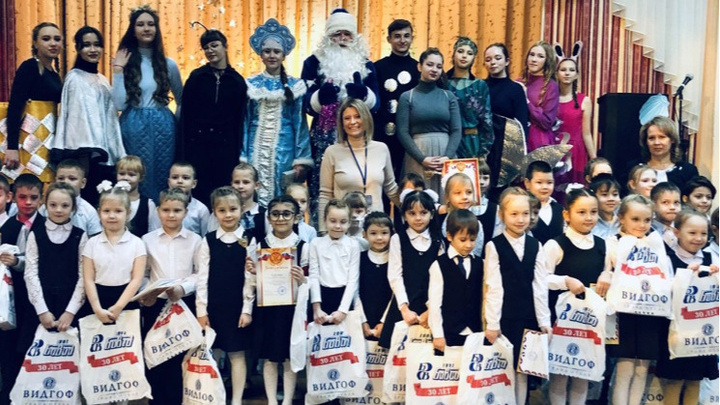 «БОВИД» поздравил 13 500 школьников Тракторозаводского района с Новым годом