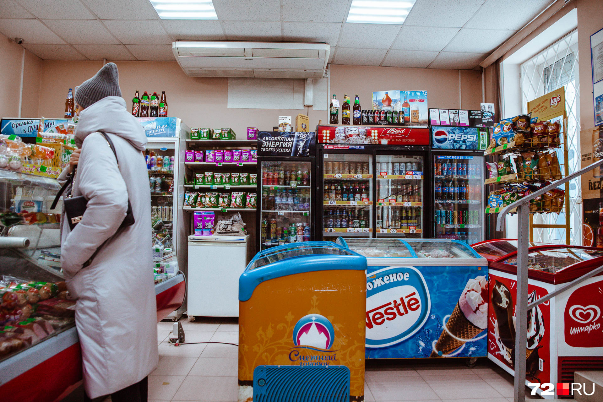 Паленый алкоголь, как правило, продают из-под прилавка. На полках его увидеть нельзя — там только лицензионное спиртное Паленый алкоголь, как правило, продают из-под прилавка. На полках его увидеть нельзя — там только лицензионное спиртное