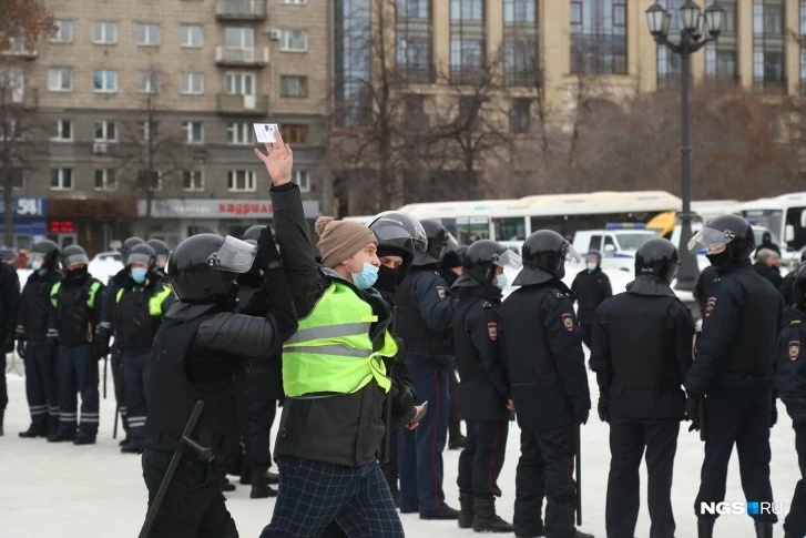 Ни редакционное задание, ни пресс-карта, ни специальный жилет с надписью «пресса» не убедили силовиков в незаконности задержания журналиста. Слова тем более не помогли Ни редакционное задание, ни пресс-карта, ни специальный жилет с надписью «пресса» не убедили силовиков в незаконности задержания журналиста. Слова тем более не помогли