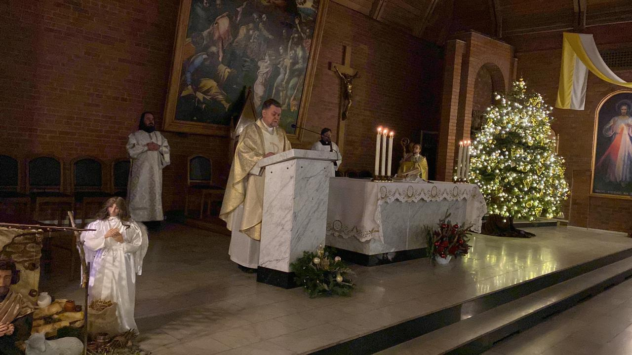 Новосибирские католики отметили Рождество в Кафедральном соборе — смотрим 7 кадров со службы