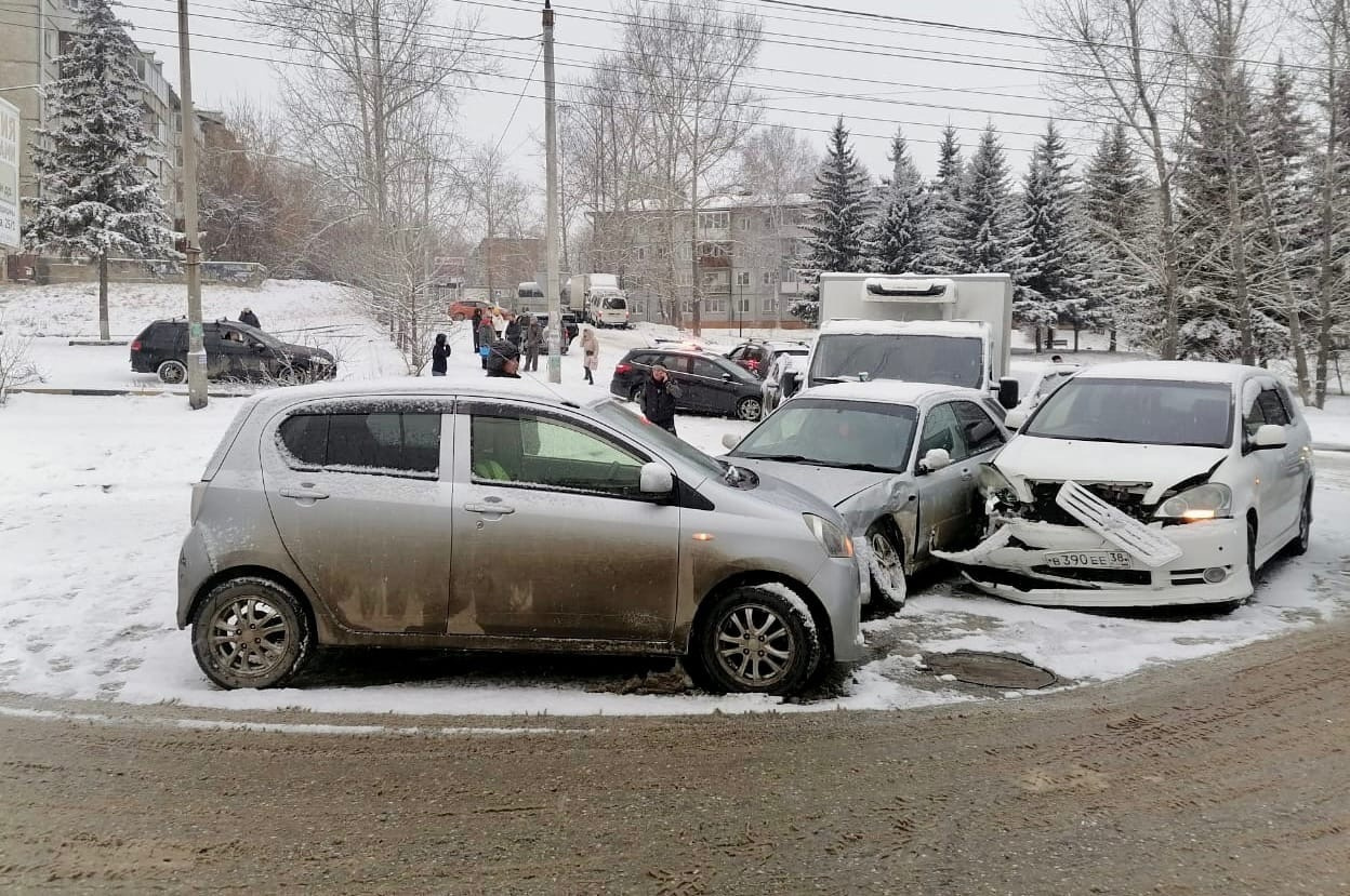 Произошло. Сильный снегопад. Автомобили. Снегопад авто.