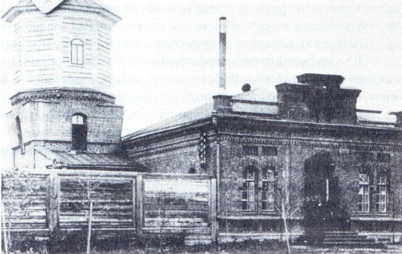 Первая тюменская электростанция, построена в 1893 году. Здание до сих пор стоит на Госпаровской улице. Фото 1898 года