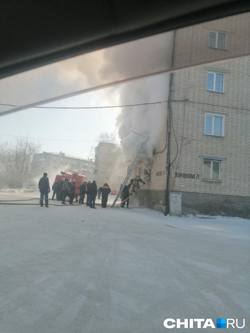 28 человек эвакуировались из задымленного дома в Забайкалье