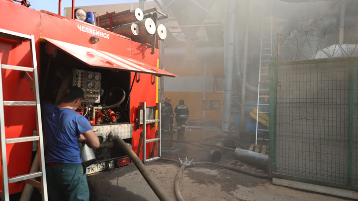Прокуратура выясняет причины крупного пожара в ТЦ в Кузбассе