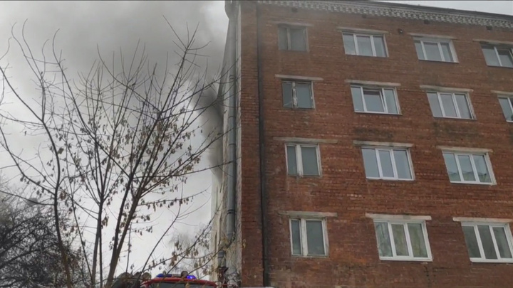 Одна женщина погибла, еще одна пострадала в пожаре в общежитии на улице Байкальской в Иркутске
