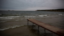 Холодные волны и пустой берег: как преобразилось Обское море осенью