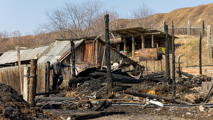 «Пожарная еле плелась с полупустым баком»: почему вспыхнули дома в Кубеково