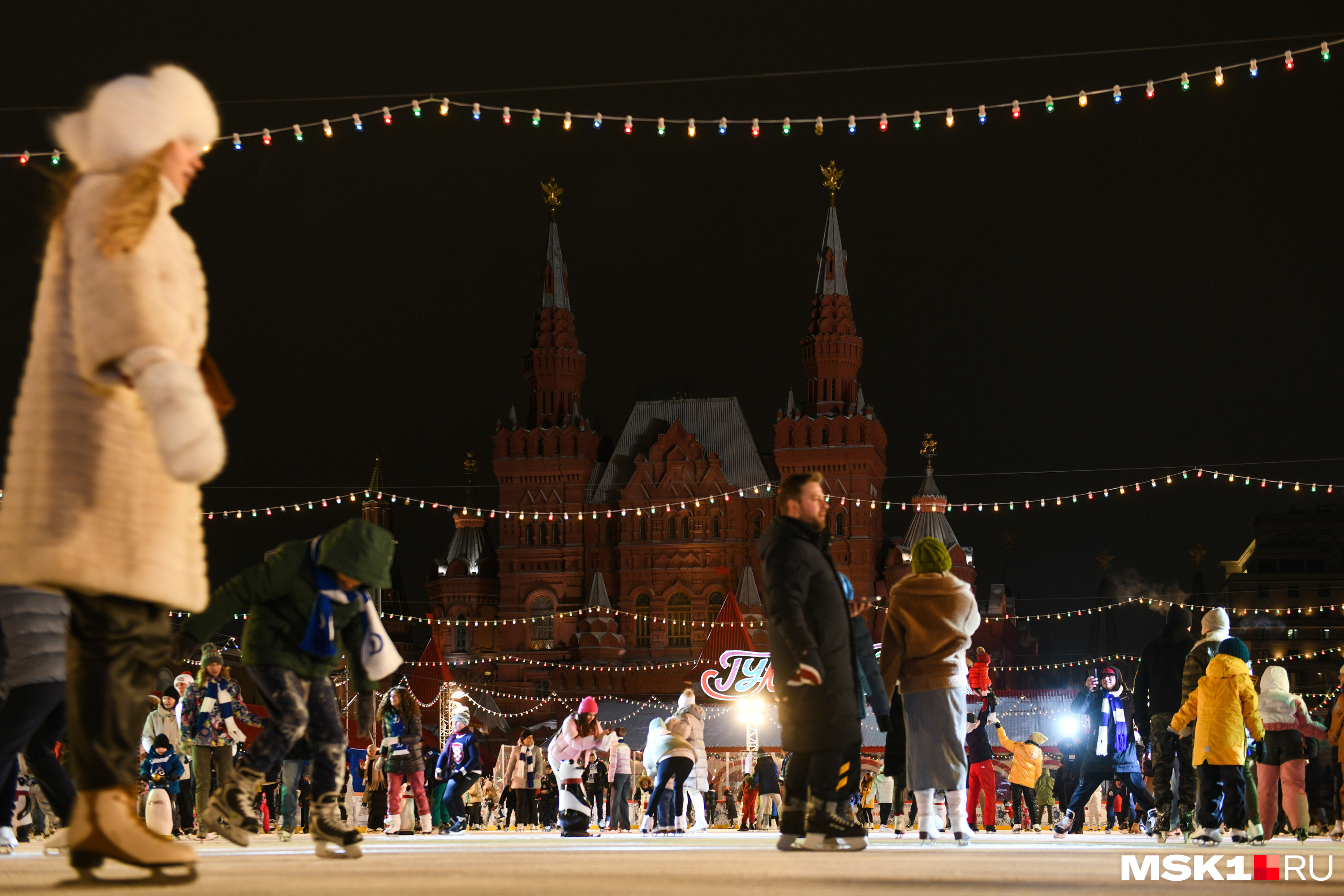 31 декабря 2013. ГУМ каток 2023. Москва красная площадь ГУМ-каток. ГУМ-каток на красной площади 2022-2023. Каток на красной площади 2023.