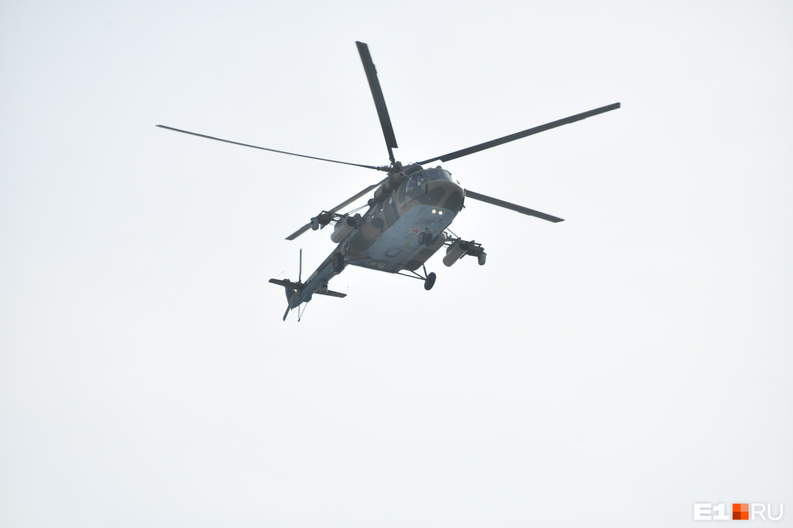 СК показал кадры с места жесткой посадки Ми-8 в Иркутской области