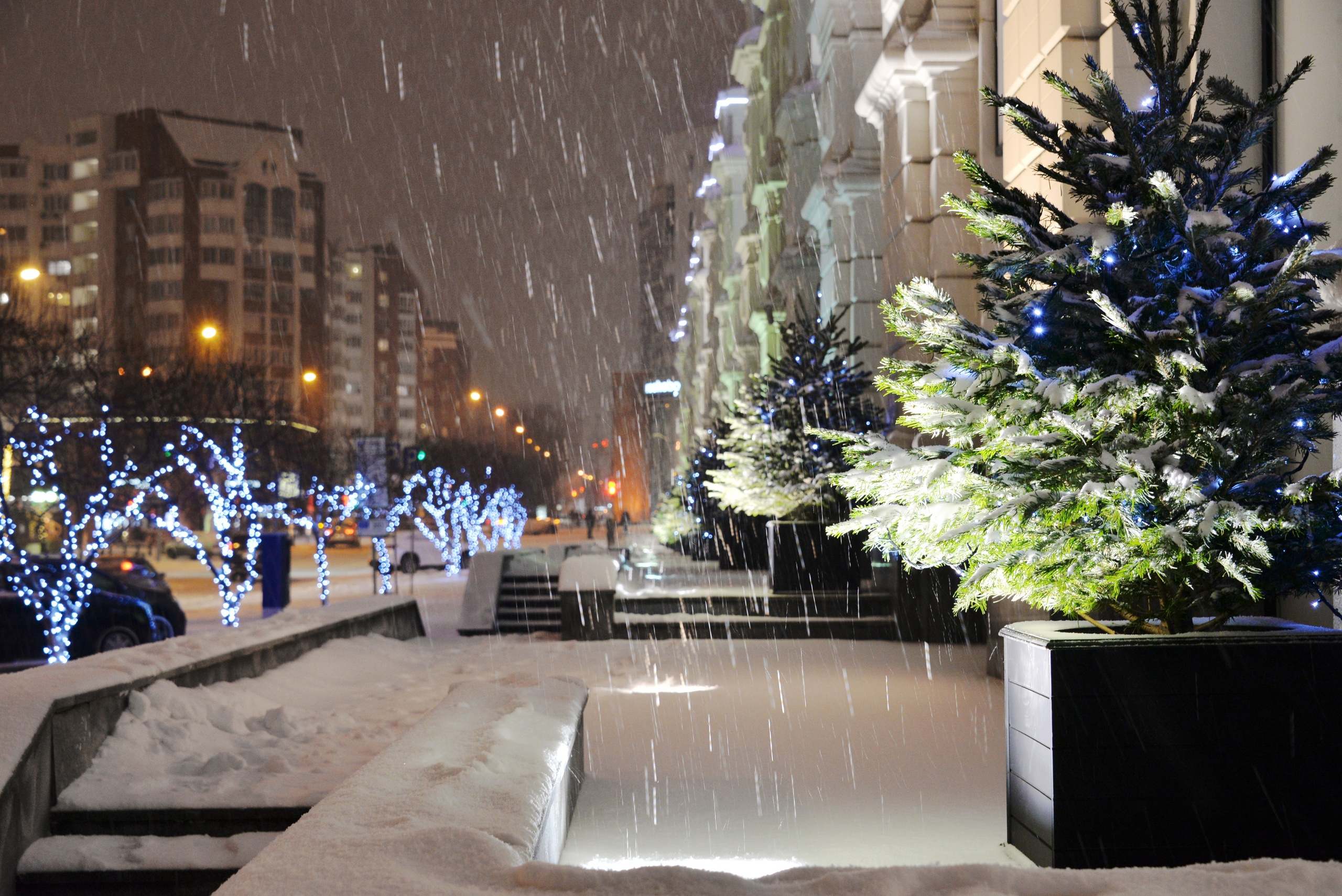 Температура достигла нуля: в Екатеринбург пришли тепло и ледяные дожди