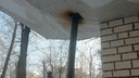 «Подперли трубой для надежности»: в Волгограде обследовали пятиэтажку, где накануне рухнула плита