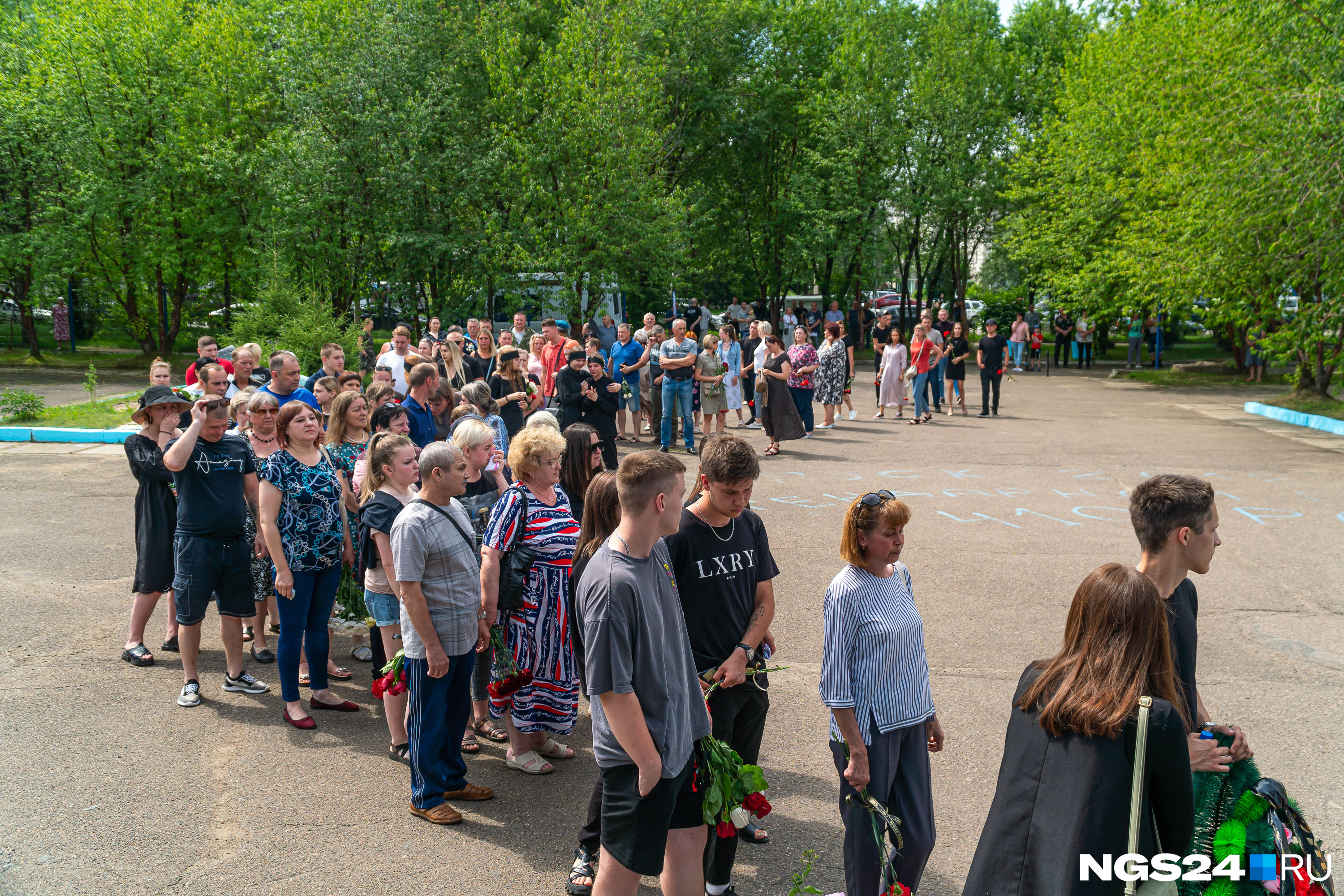 Попрощаться с Алексеем Чугуновым пришли более 200 человек Попрощаться с Алексеем Чугуновым пришли более 200 человек