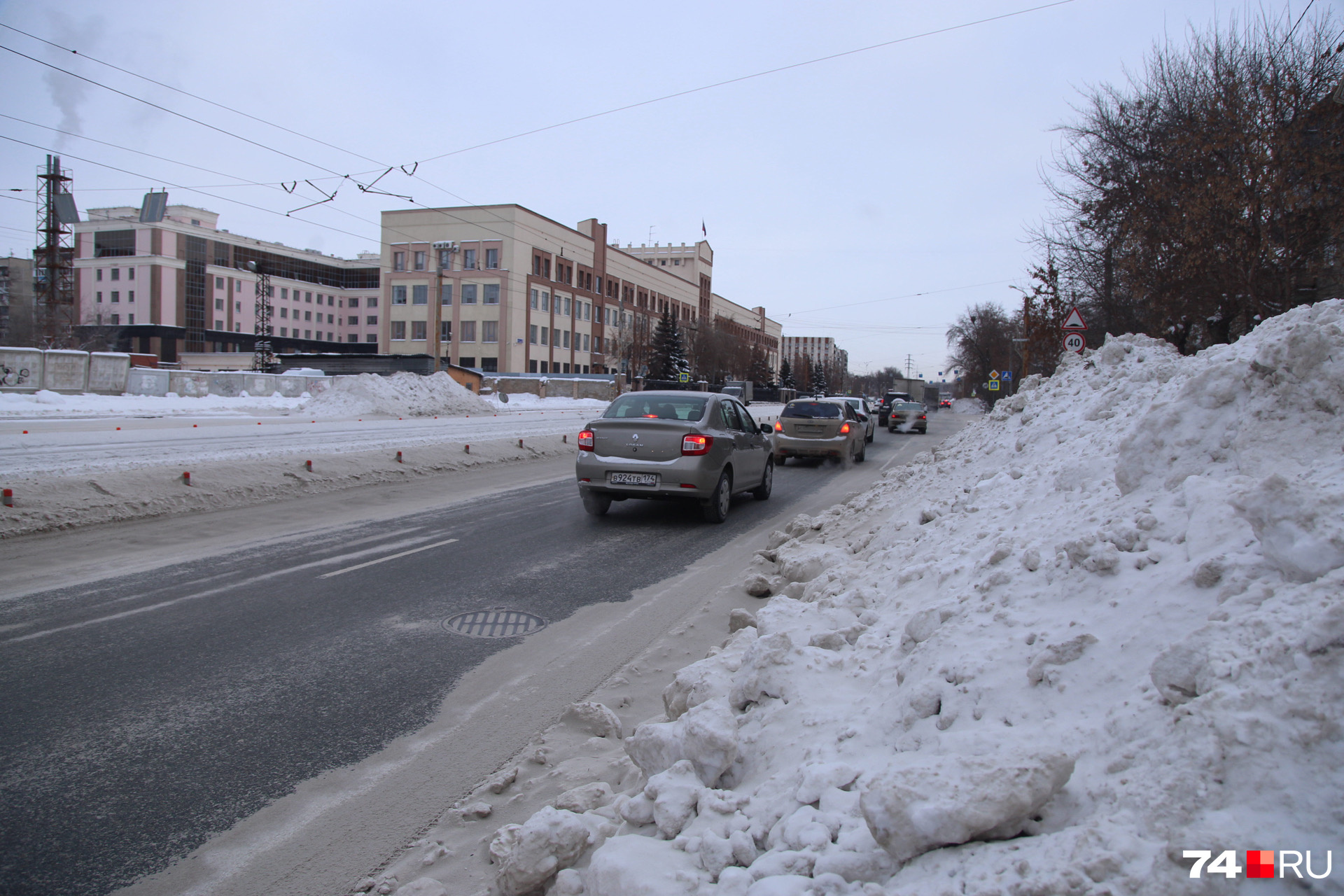 Снегопад. Сугробы в России. Снег на улицах России. Соль на дорогах зимой.