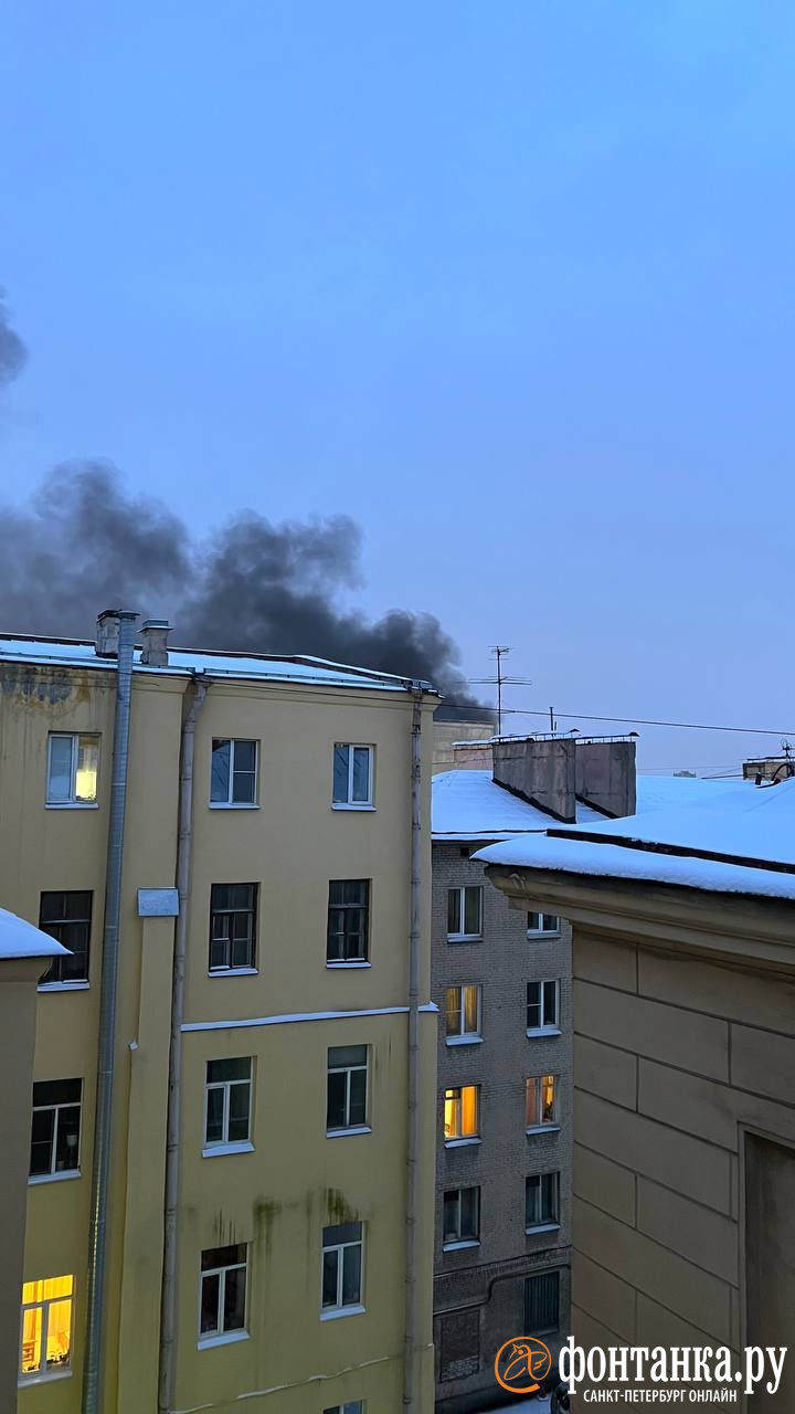 Черный столб дыма в районе станции метро «Балтийская» устремился в небо - 3  февраля 2023 - ФОНТАНКА.ру