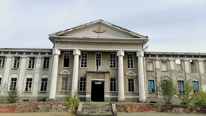 Суворовское училище должно открыться в Иркутске в 2023 году. Что сейчас происходит в бывшем ИВВАИУ?