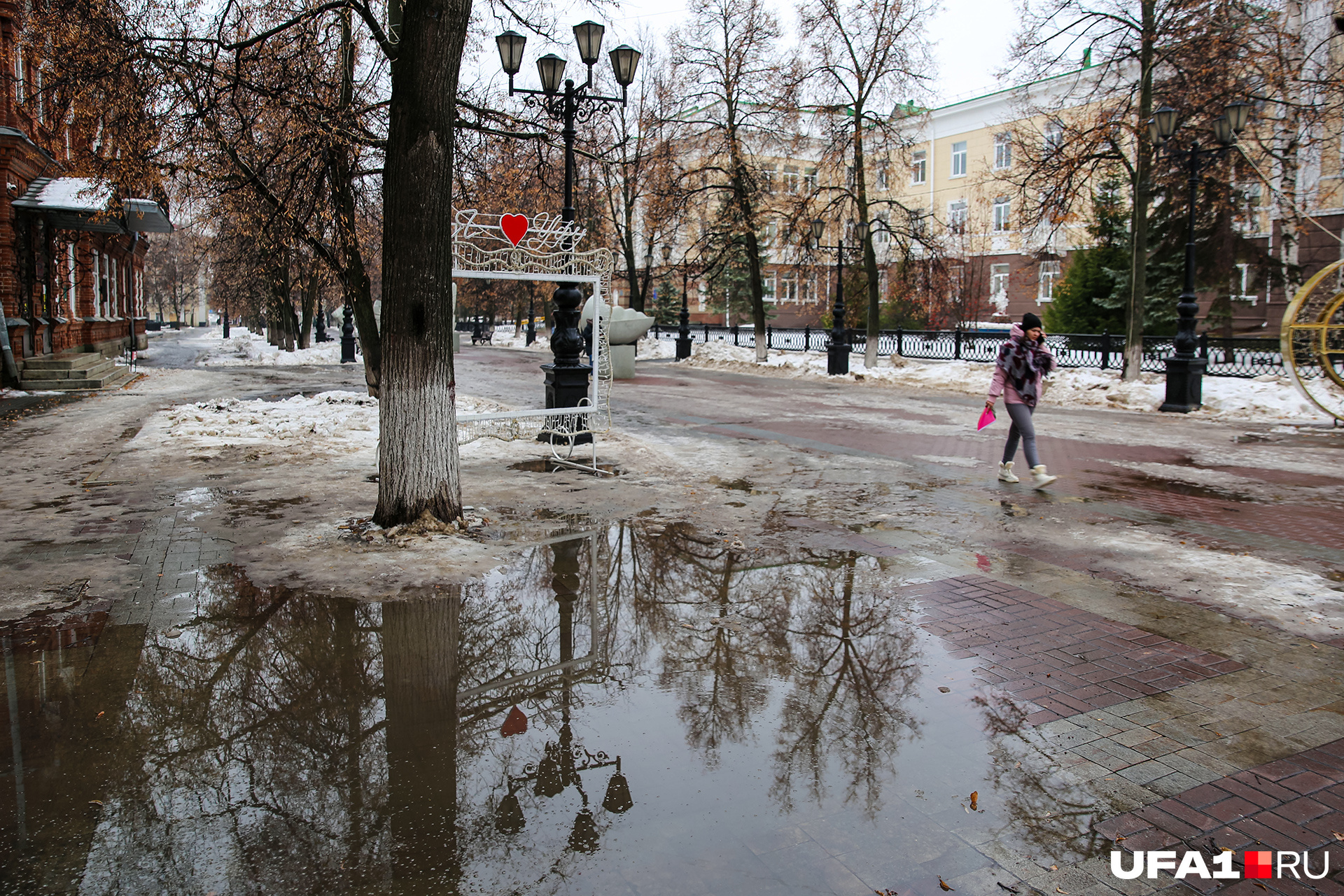 Дождь в декабре. Лужи в декабре. Лужи зимой резкое потепление. Уфа в декабре.