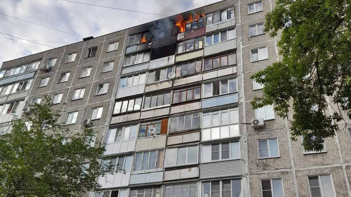 В многоэтажке в Ленинском районе загорелись балконы