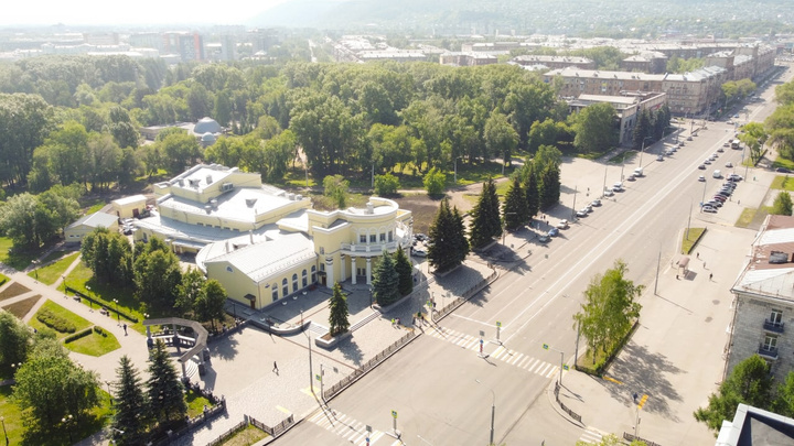 В Новокузнецке официально открылся после реконструкции бывший кинотеатр «Коммунар»