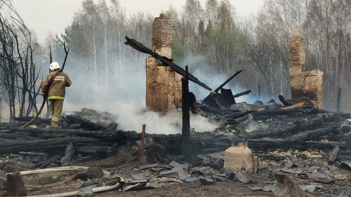 Мэр объяснил, почему возник пожар, который чуть не спалил дотла поселок под Екатеринбургом