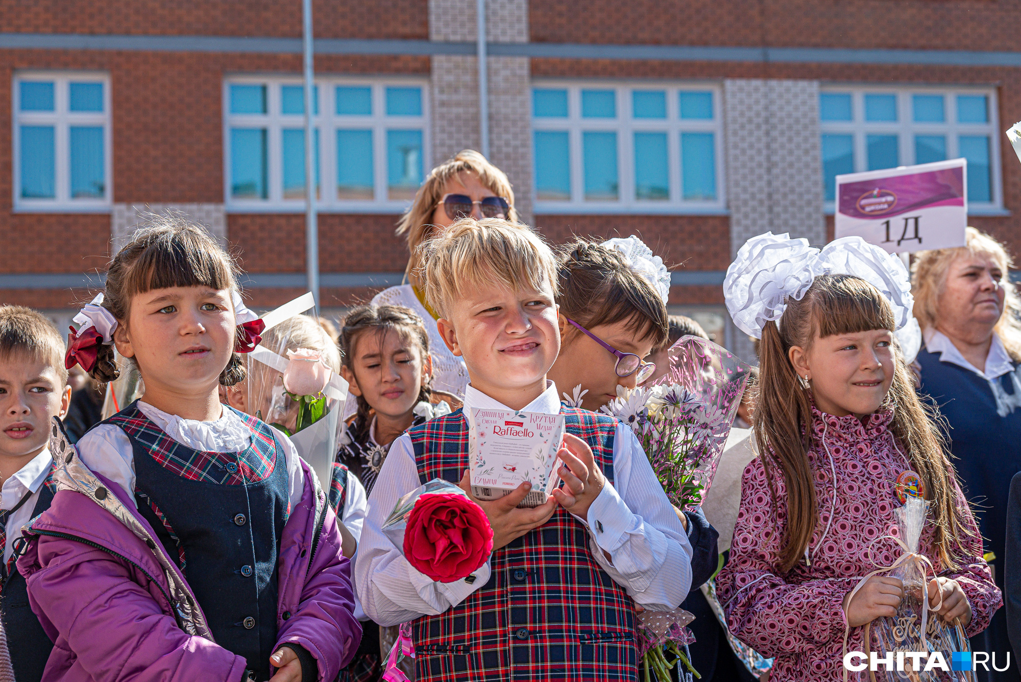 School 35 ru. Школа фотографии. Школа 35 Чита. СОШ 35 Чита линейка. Школа номер 35 Чита линейка.