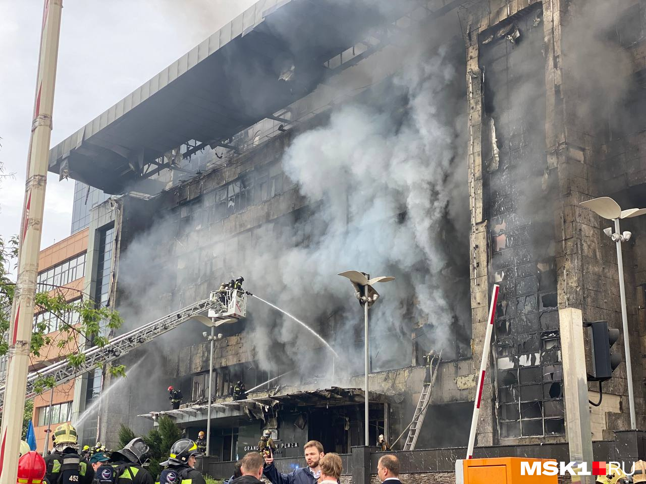 Бц пожар. Пожар в бизнес-центре "Гранд Сетунь Плаза". БЦ Гранд Сетунь Плаза пожар. Пожар в БЦ Сетунь Плаза. Сгорел бизнес центр Сетунь Плаза.