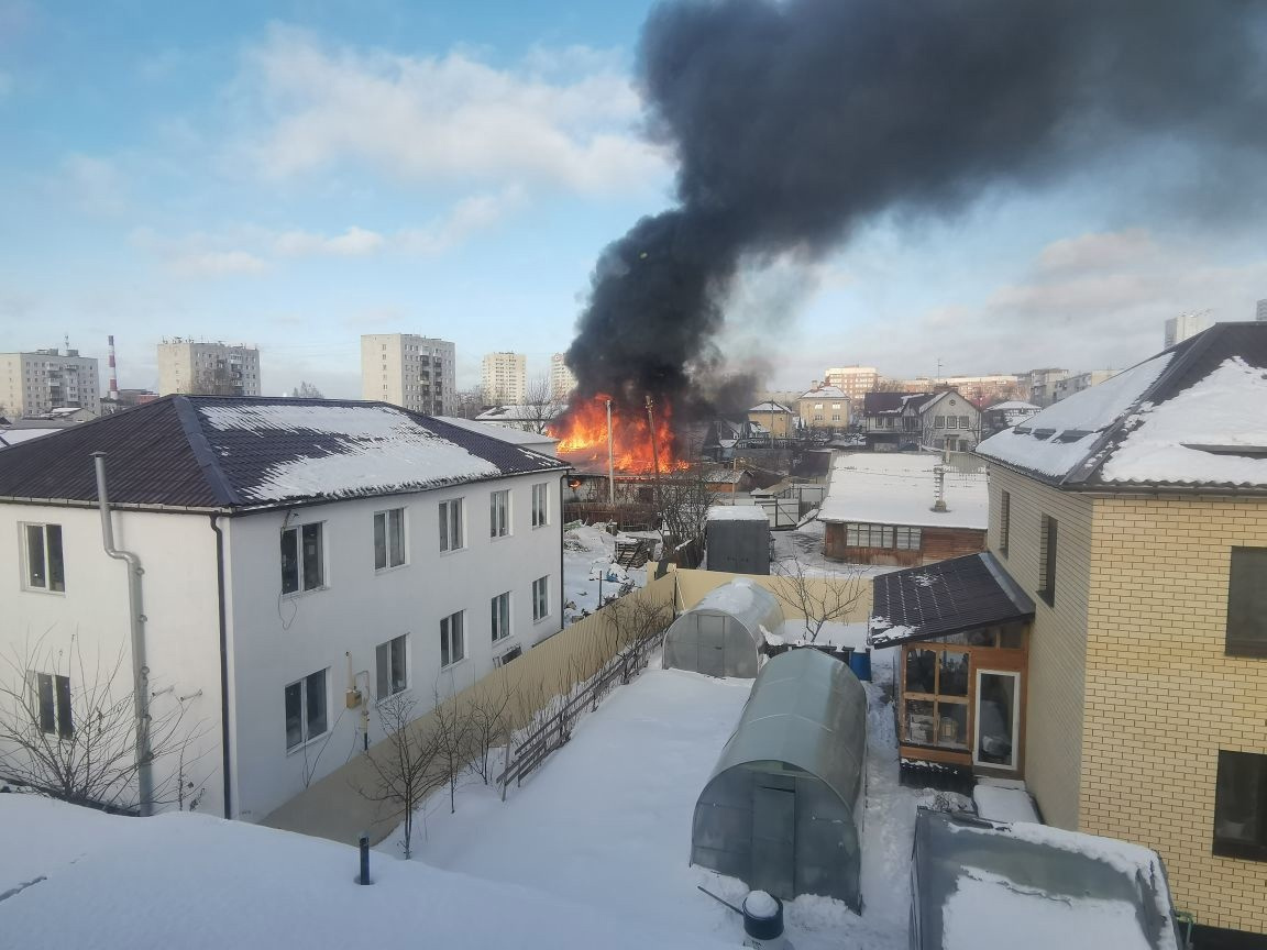 Пожар в марьино сегодня. Что горит на вторчермете сейчас. Пожар в екатеринбурге сегодня на вторчермете. Пожар в частном секторе. Что горит на каширском шоссе.