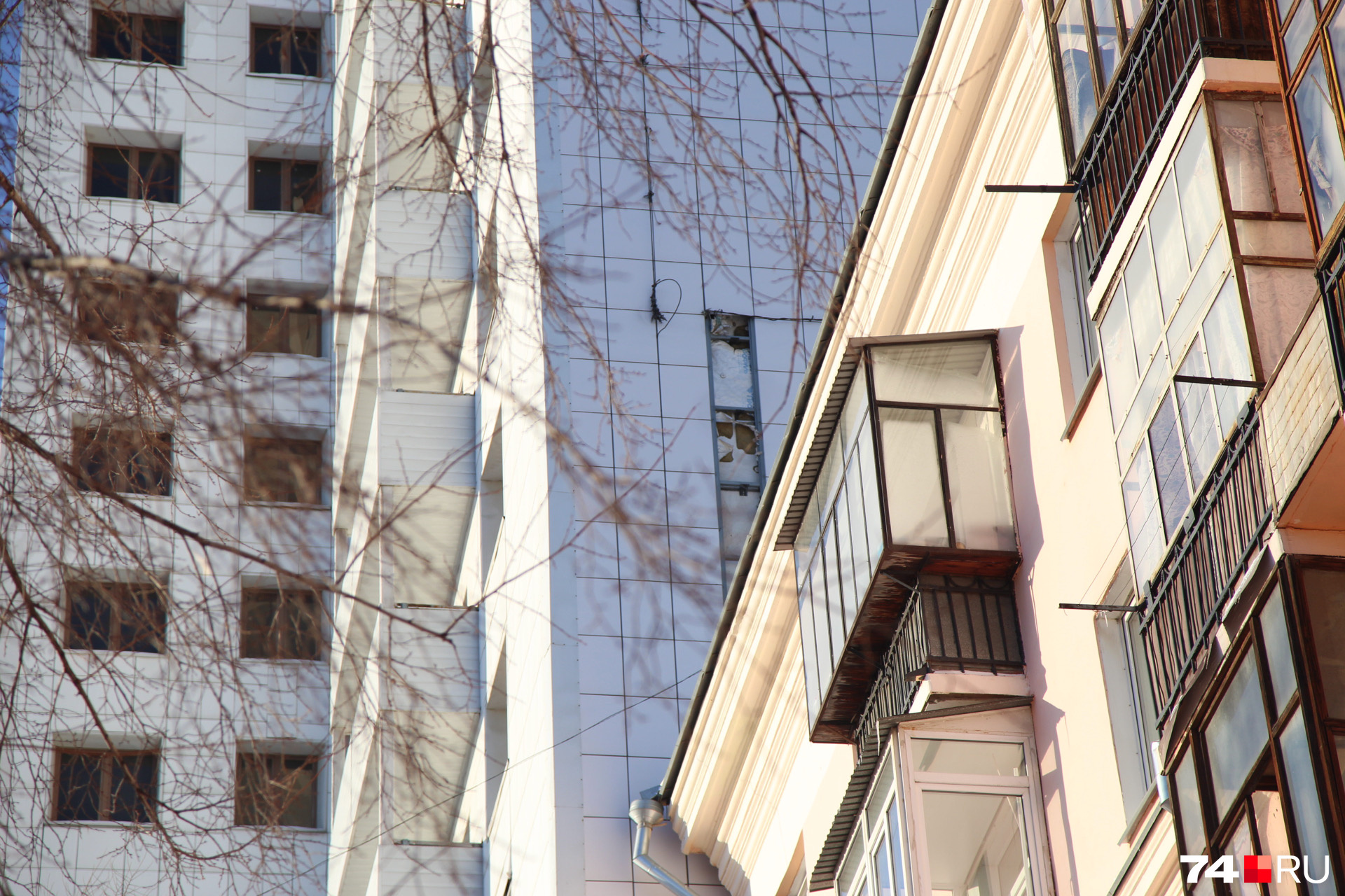 Долгострой стоит вплотную к жилым домам на проспекте Ленина