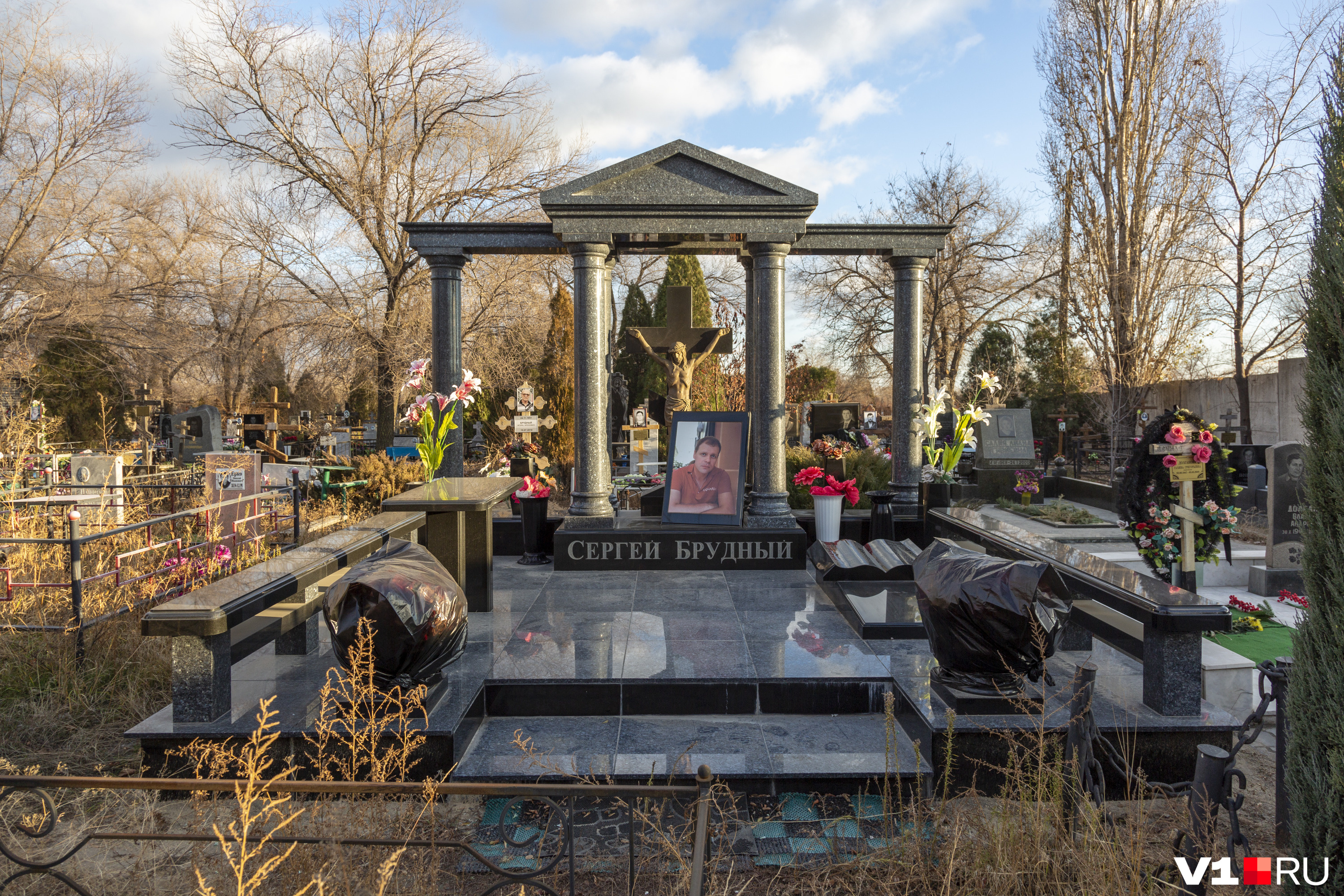 Могила Сергея Брудного на кладбище в Тракторозаводском районе