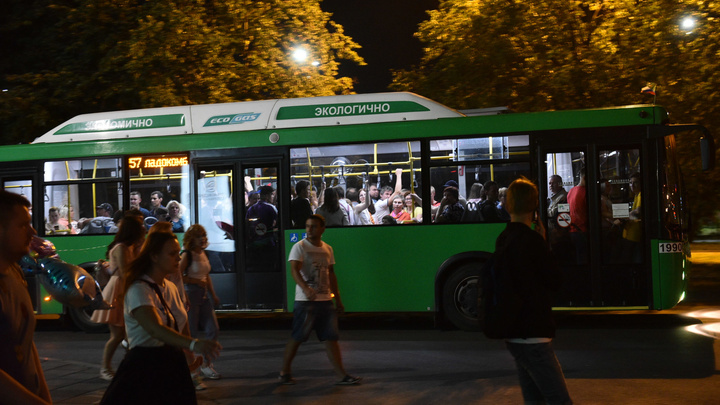 В Екатеринбурге продлят работу общественного транспорта в День города. Показываем, где его искать