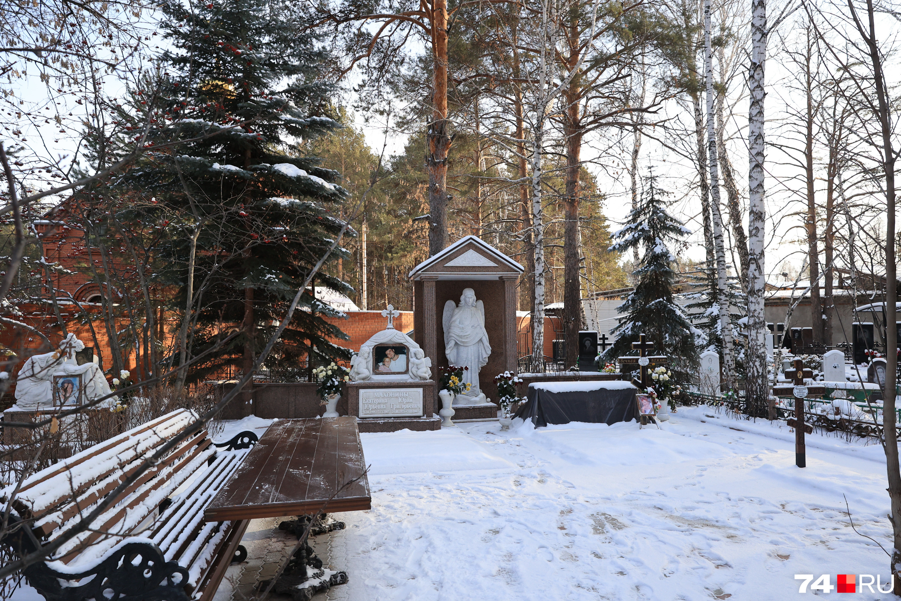 Авторитеты челябинска фото. Артак Челябинск авторитет. Маркел Челябинский авторитет могила. Артак Челябинск авторитет фото. Халиуллин Челябинск авторитет фото