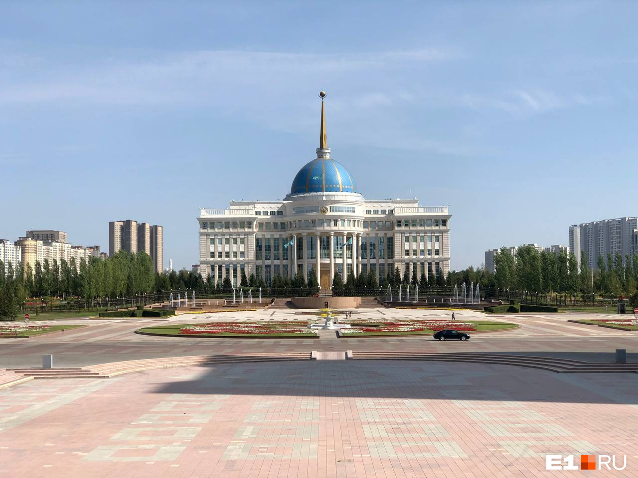 Монументальный вид из казахстанской столицы