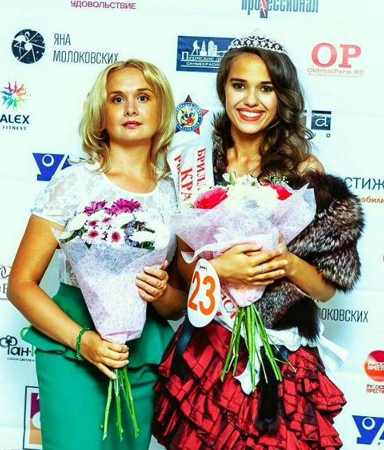 Анна Комова с мамой после конкурса «Краса России — 2013. Пермь и Пермский край»