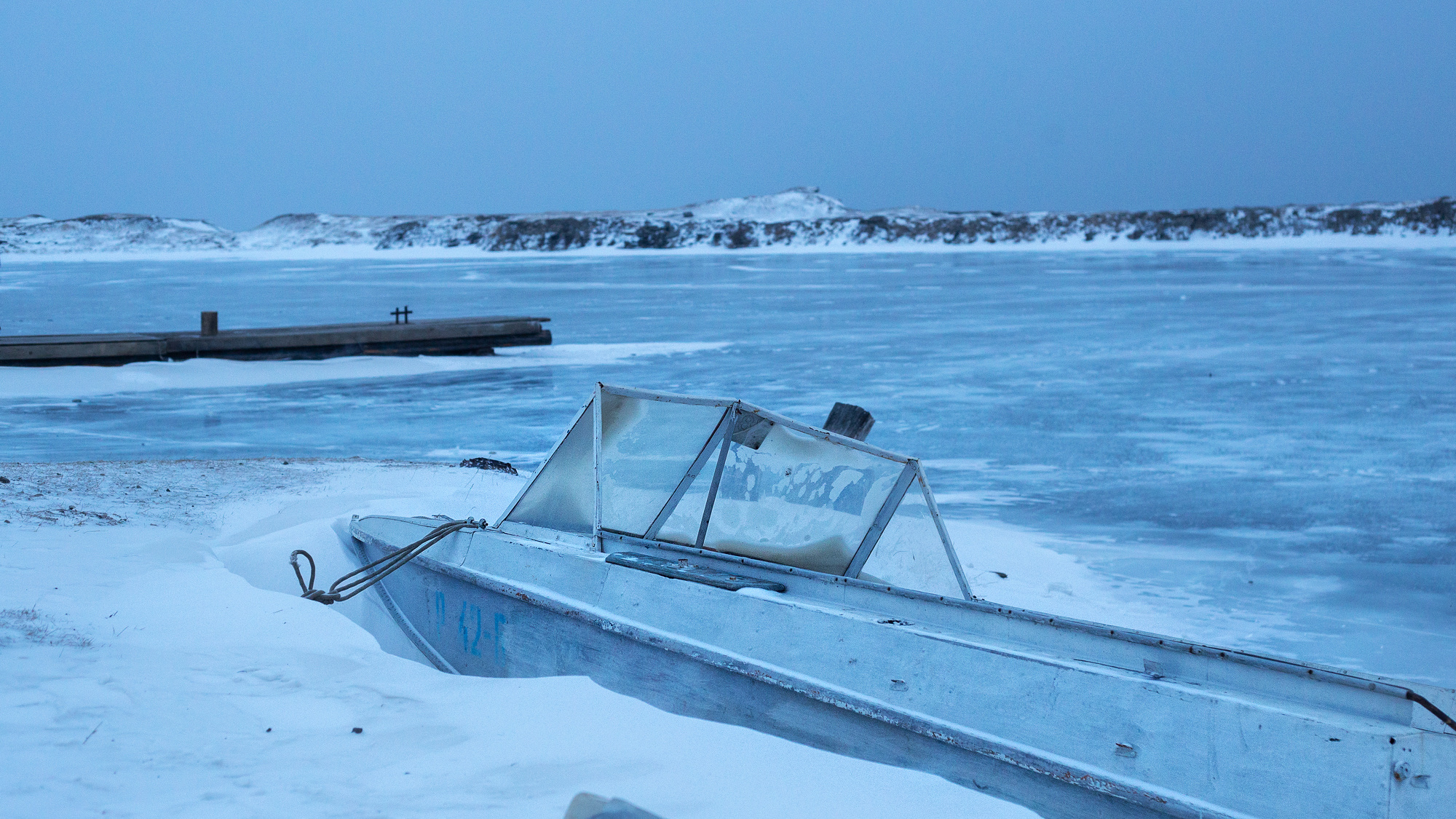 Водителя ищут водолазы. «Девятка» с тремя подростками провалился под лед на Ангаре в Иркутском районе
