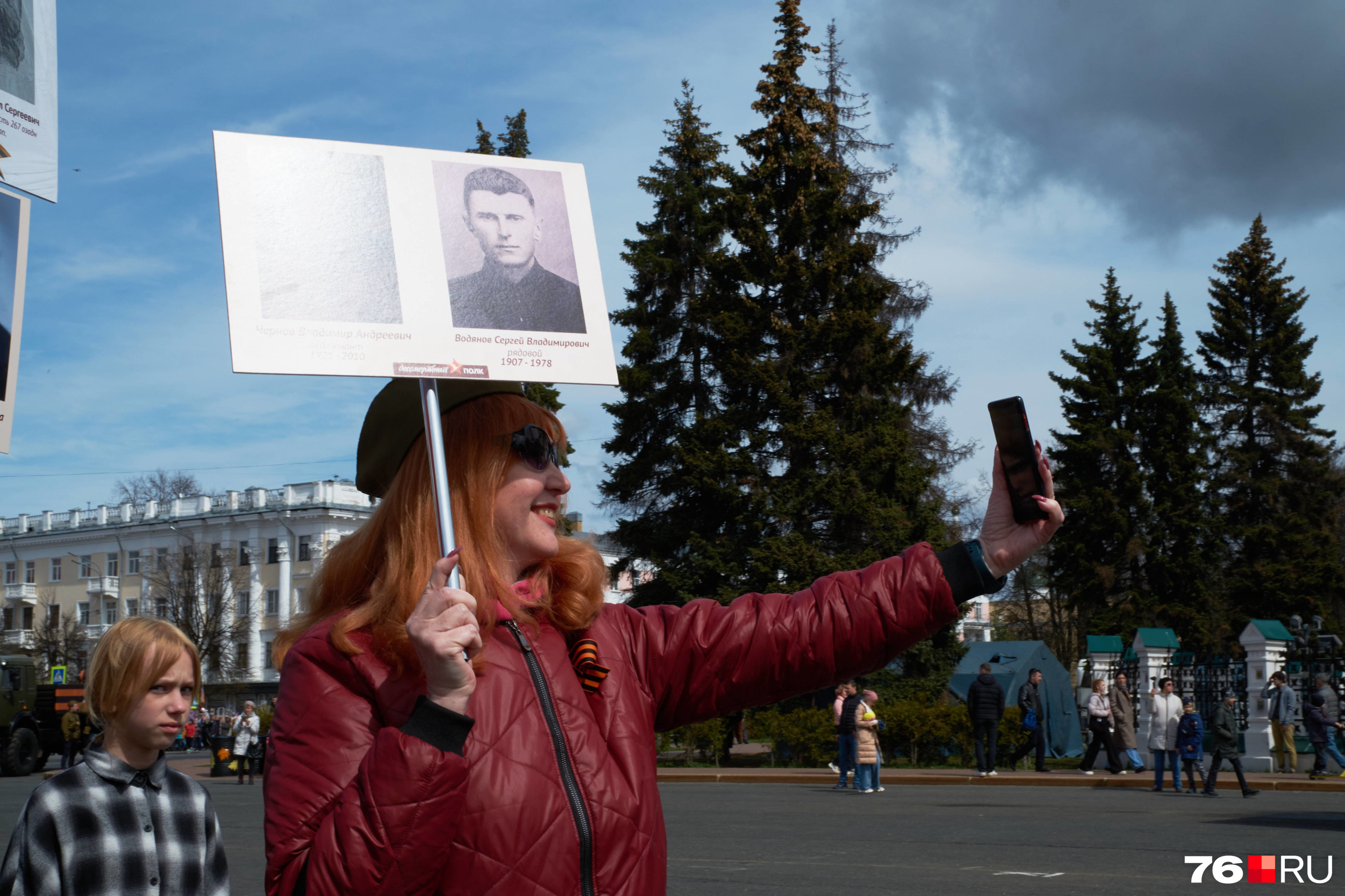 Пытался запечатлеть. Бессмертный полк махачкала 2025. запечатлеть момент. фотосессия ярославль.