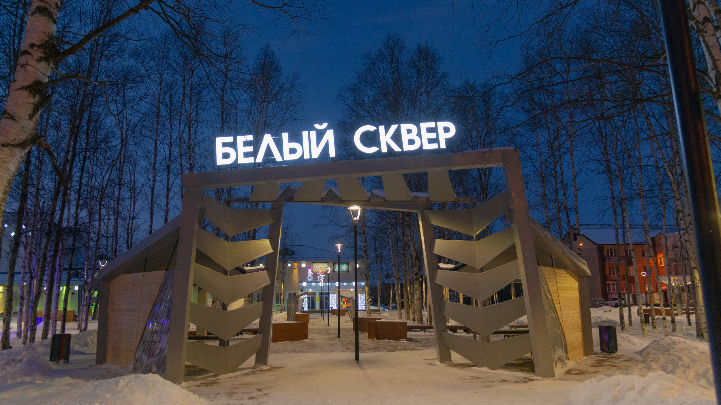 Единственный в Архангельске ледовый городок вдруг снесли: остается разглядывать скульптуры на фото