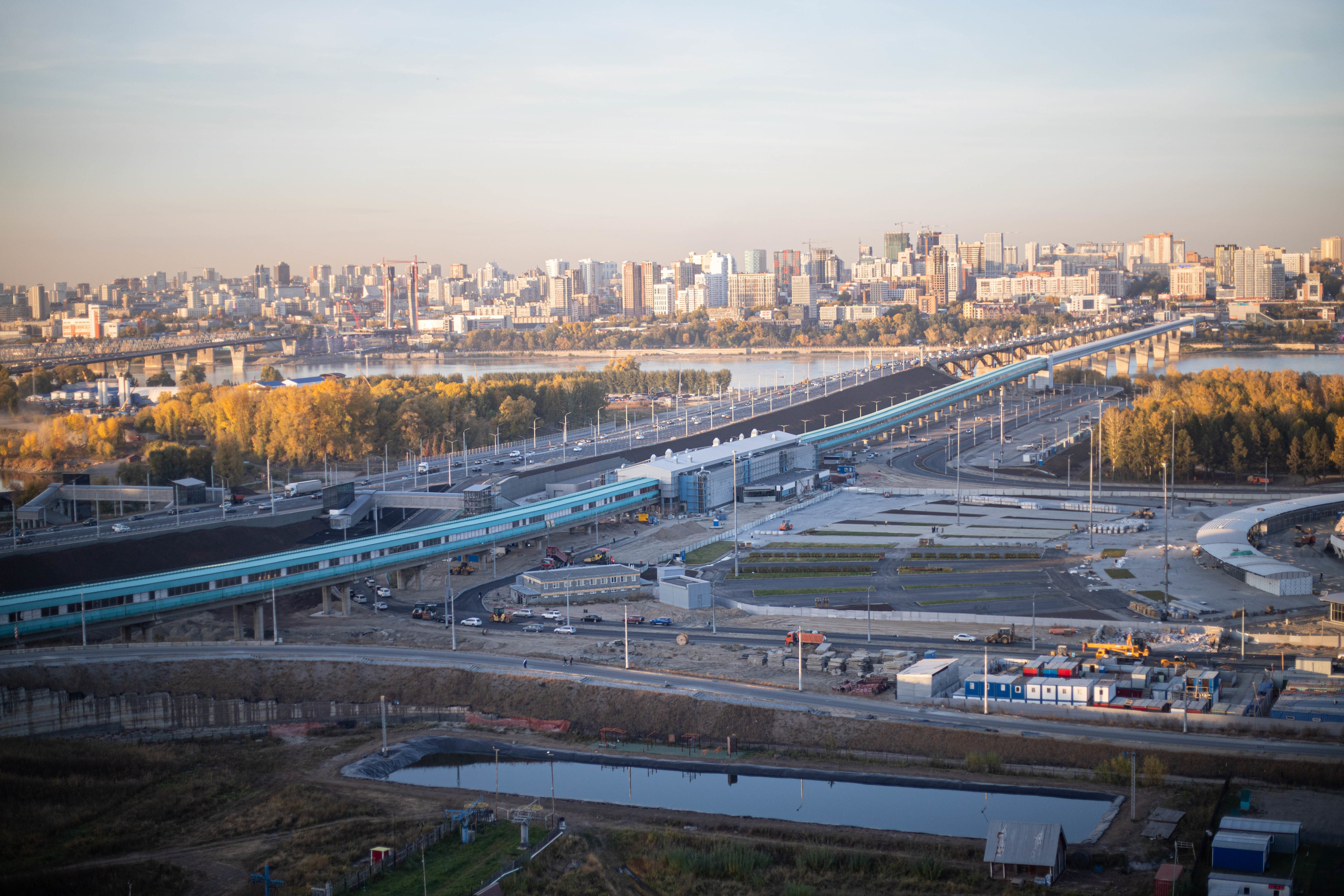 Новый около. Новосибирск с высоты. Новый ЛДС В Новосибирске. Новый мост в Новосибирске 2022 высота. Как сейчас выглядит строительство парка 300.