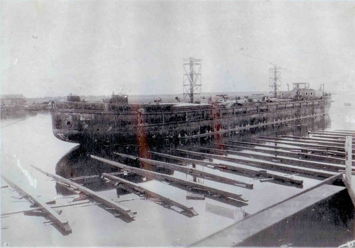 Смотрите, так выглядит лихтер «Ямал» — первая продукция Тюменского судостроительного завода