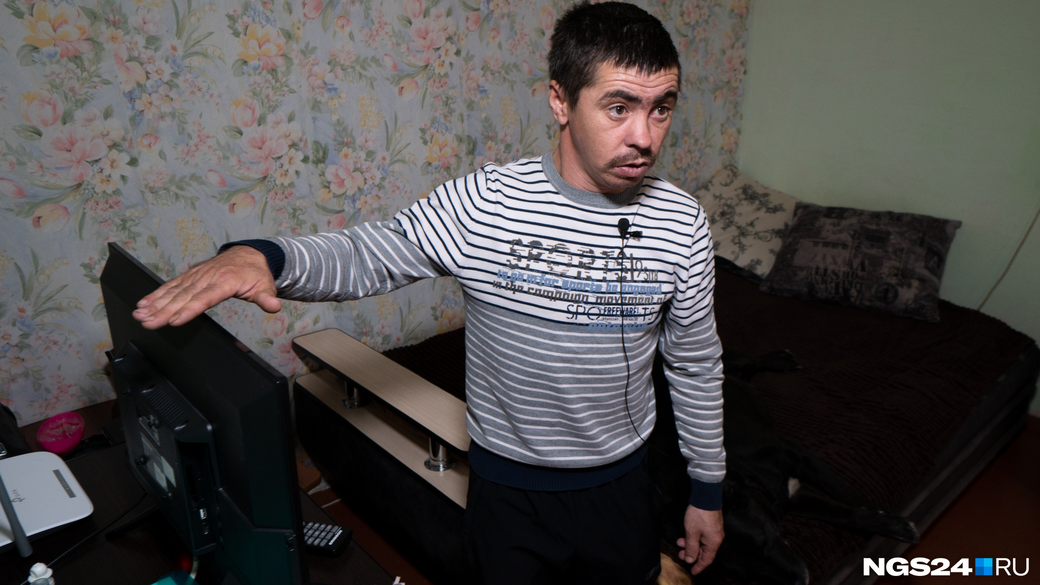 Недавно Виктору пришлось покупать новый телевизор. Он доверил ключи от квартиры знакомым, которые украли из дома все ценности Недавно Виктору пришлось покупать новый телевизор. Он доверил ключи от квартиры знакомым, которые украли из дома все ценности