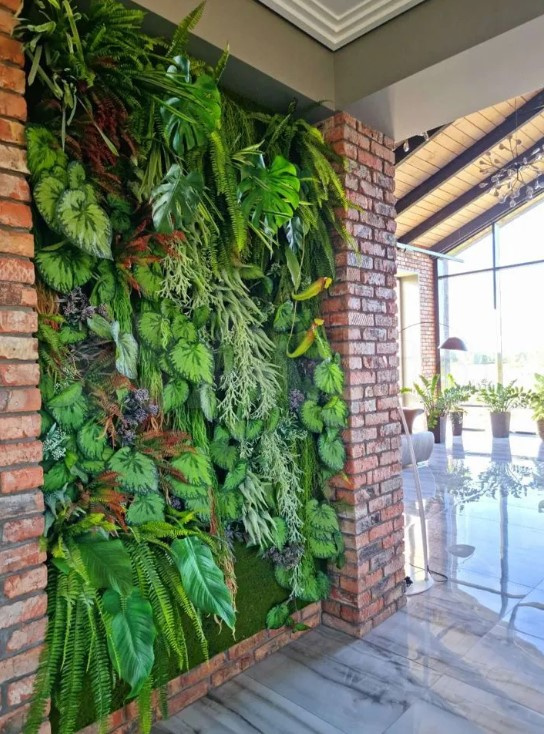 Еще одна стена с растениями