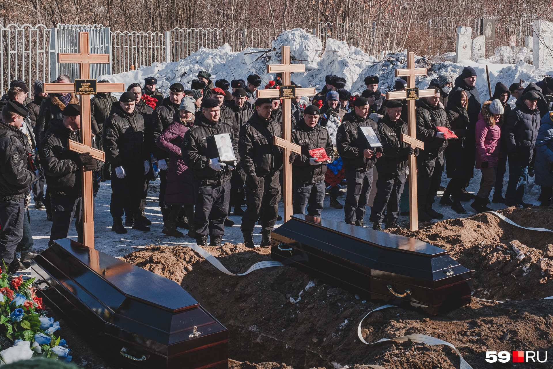 Их могилы — рядом с военным кварталом и Аллеей ветеранов Их могилы — рядом с военным кварталом и Аллеей ветеранов